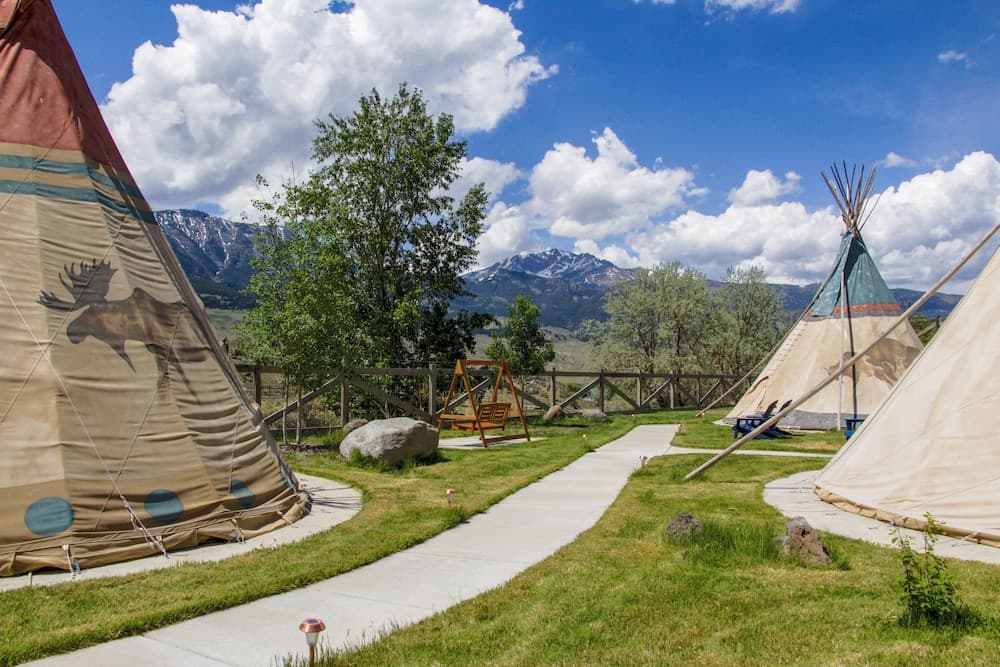Yellowstone Tipis property views in Gardiner, MT — gallery photo 3