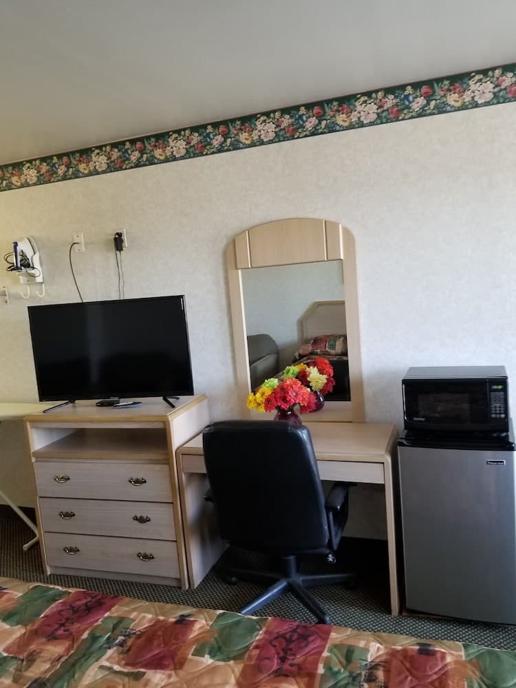 Turnpike Motel Richmond VA by Hotel O US 60 interior in Richmond, VA — gallery photo 2