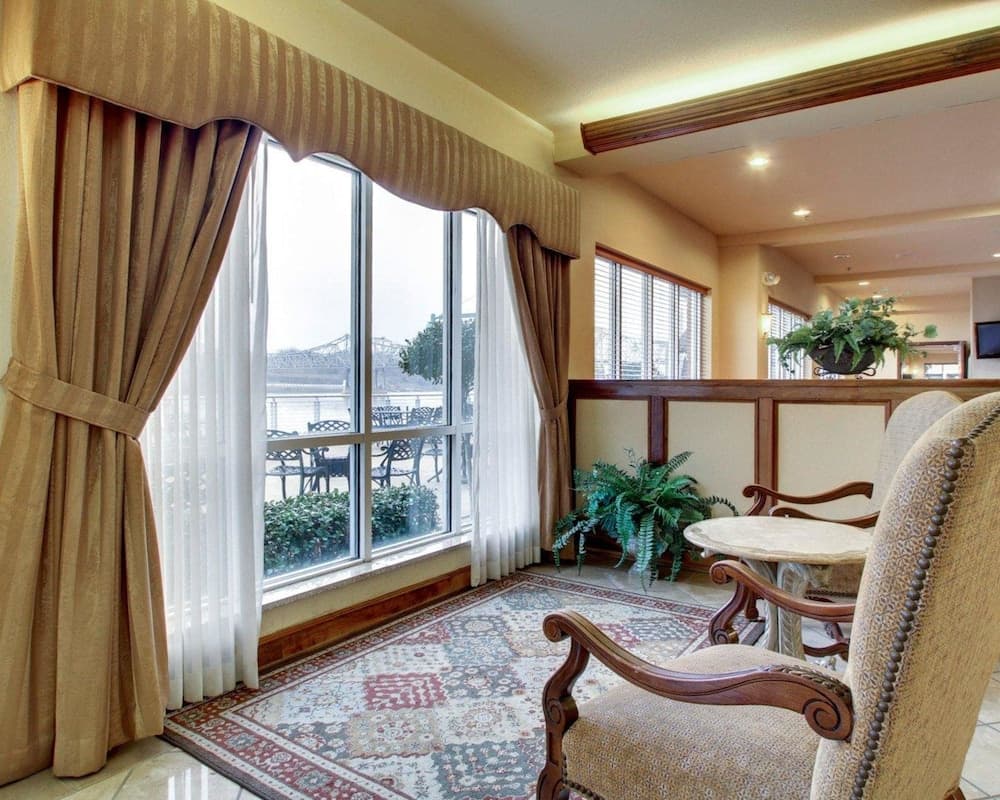 Clarion Suites Vidalia Riverfront featured exterior or lobby in Vidalia, LA — similar hotel