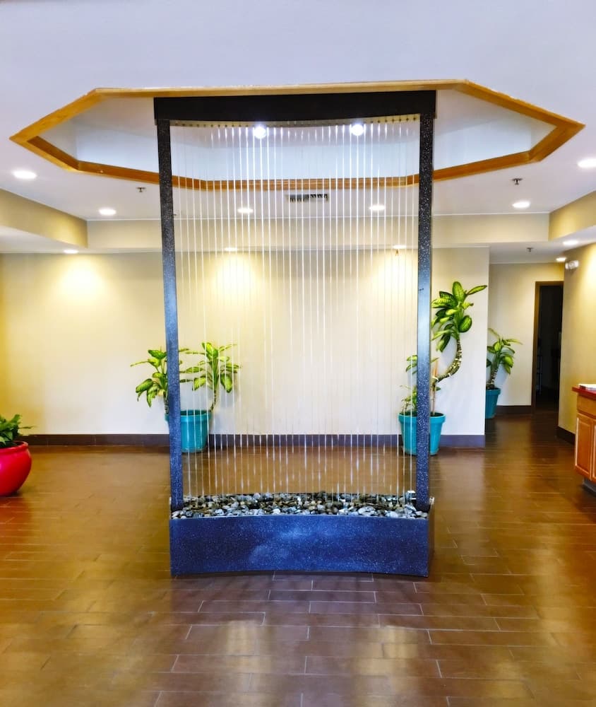 Comfort Inn & Suites Klamath Falls interior in Klamath Falls, OR — gallery photo 2