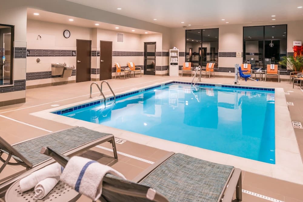 Hampton Inn & Suites Wixom gallery photo in Wixom, MI — image 10