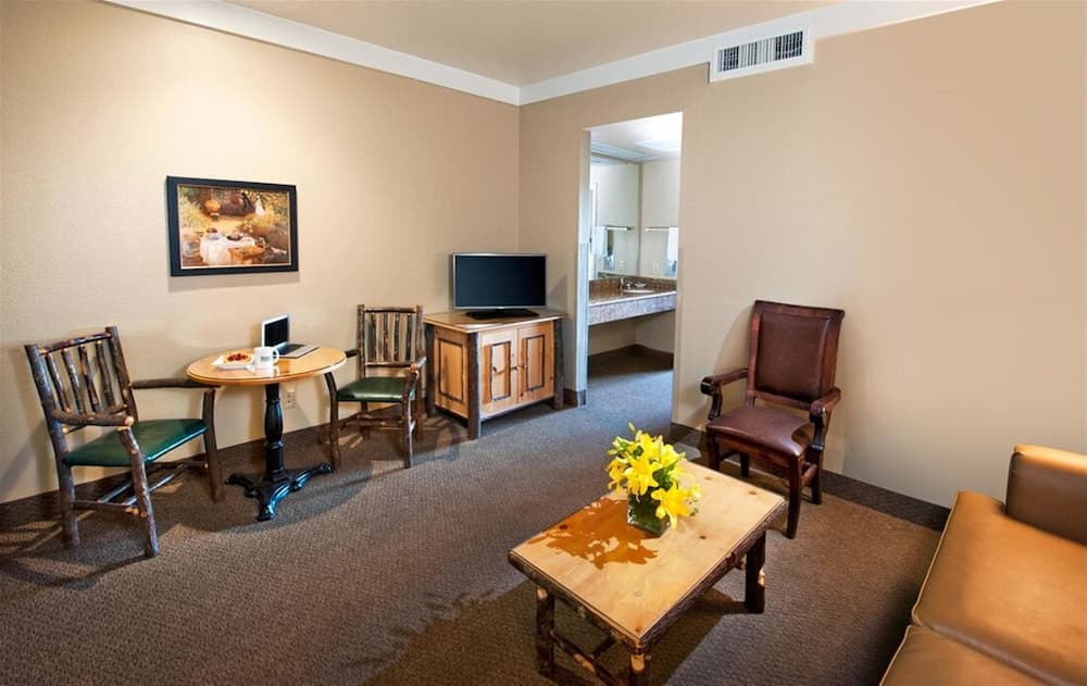 Harris Ranch Resort interior in Coalinga, CA — gallery photo 2