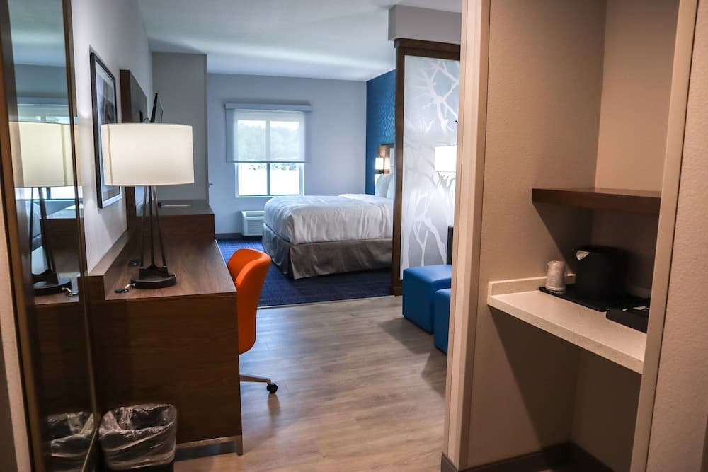 Comfort Suites Gainesville near University gallery photo in Gainesville, FL — image 44