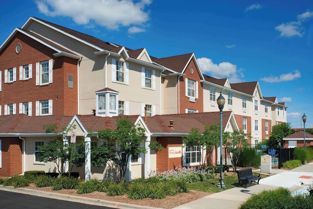 Sonesta Simply Suites Detroit Novi featured exterior or lobby in Novi, MI — similar hotel