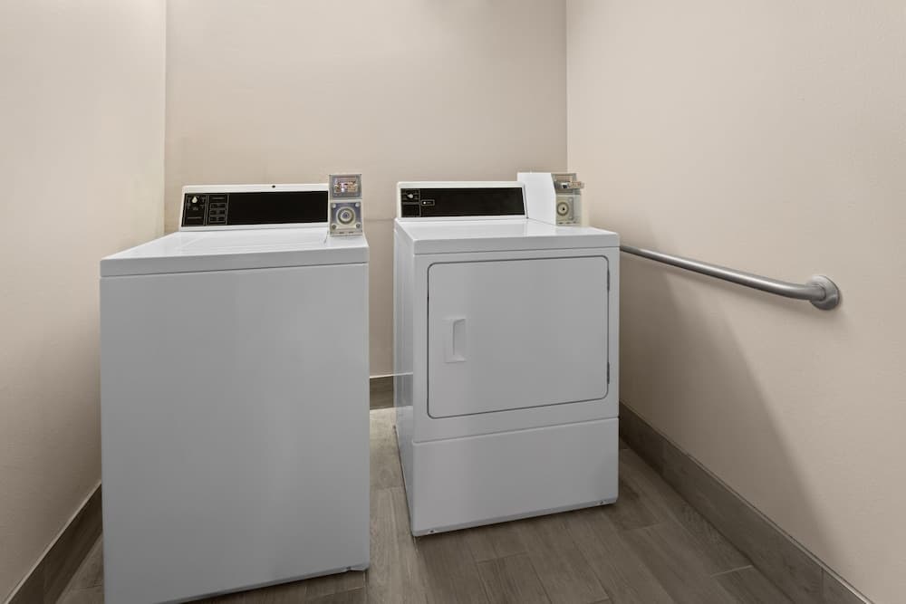 Americas Best Value Inn & Suites Racine gallery photo in Mount Pleasant, WI — image 24