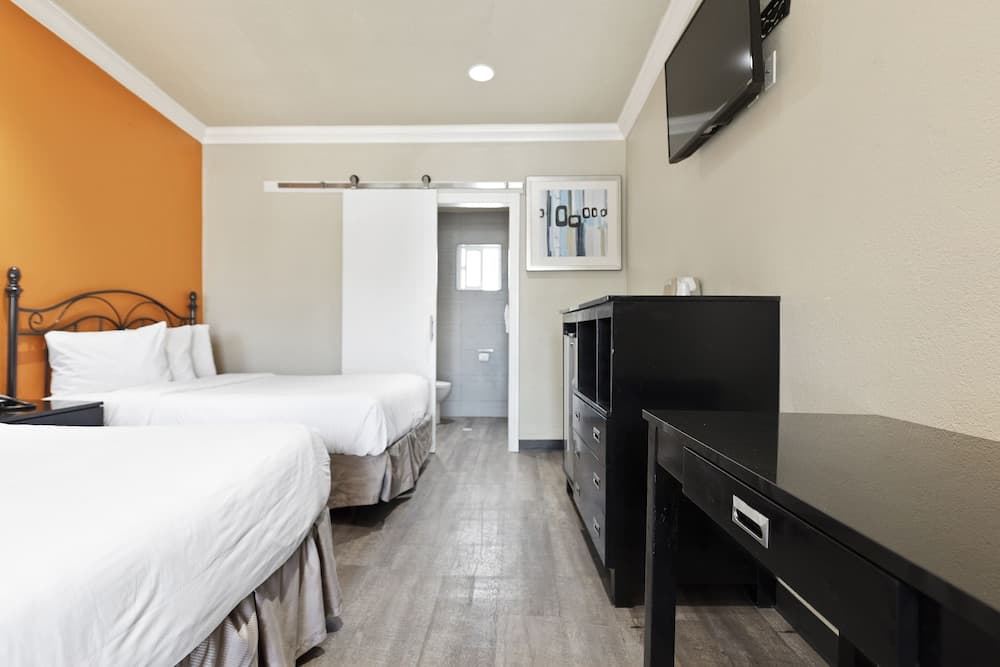 Le Blanc Inn & Suites gallery photo in El Monte, CA — image 80