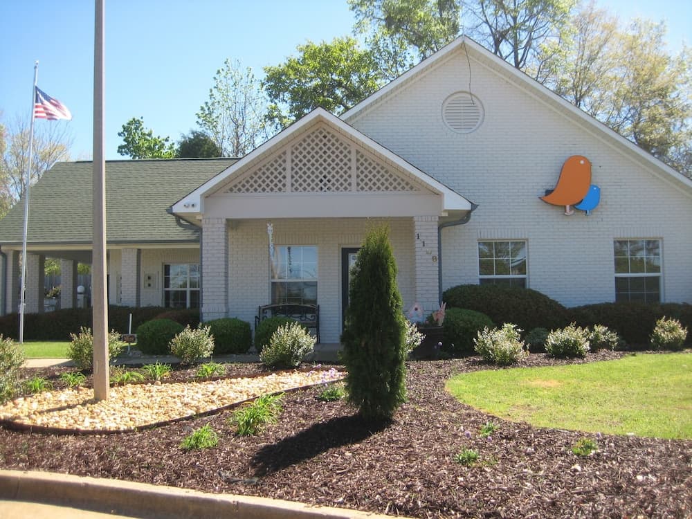 InTown Suites Extended Stay Auburn AL - Auburn University interior in Auburn, AL — gallery photo 2