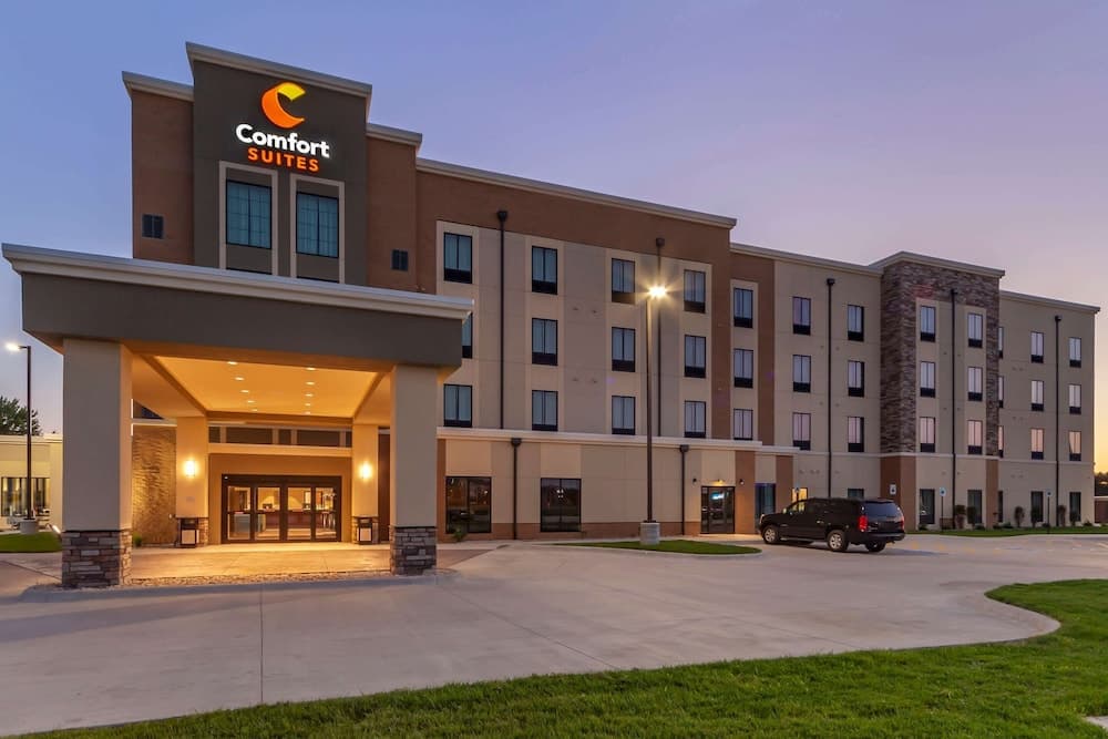 Comfort Suites Grand Island South featured exterior or lobby in Grand Island, NE — similar hotel