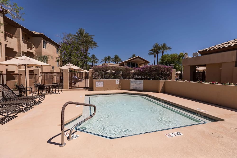 Hilton Vacation Club Scottsdale Villa Mirage interior in Scottsdale, AZ — gallery photo 2