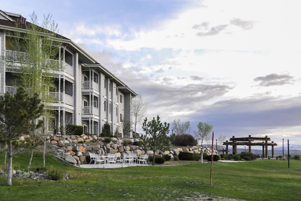Holiday Inn Club Vacations David Walley's Resort by IHG interior in Genoa, NV — gallery photo 2