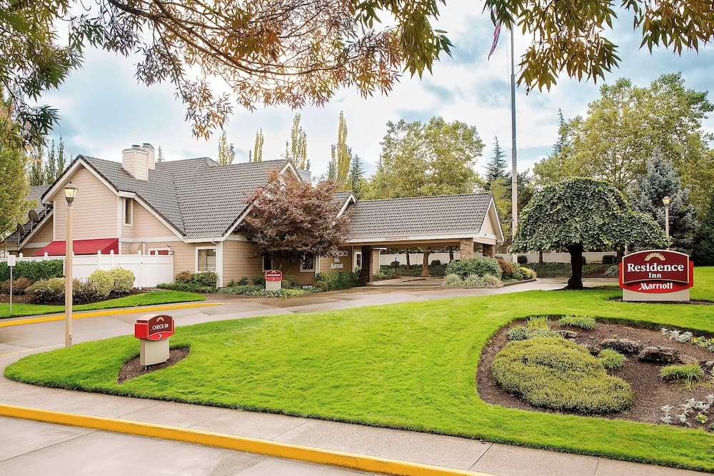 Residence Inn by Marriott Lake Oswego featured exterior or lobby in Lake Oswego, OR — similar hotel