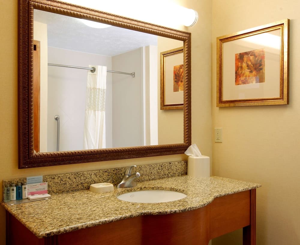 Hampton Inn Waterloo Cedar Valley gallery photo in Waterloo, IA — image 53