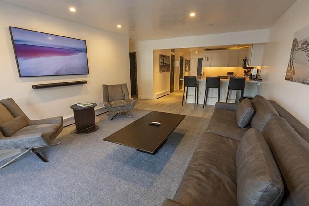 North of Nell property views in Aspen, CO — gallery photo 3