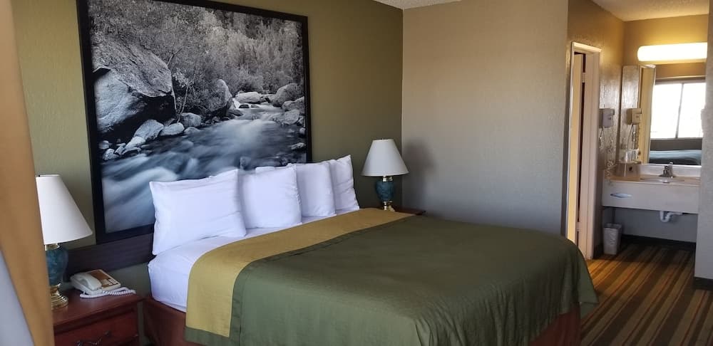 Super 8 by Wyndham Ridgecrest interior in Ridgecrest, CA — gallery photo 2