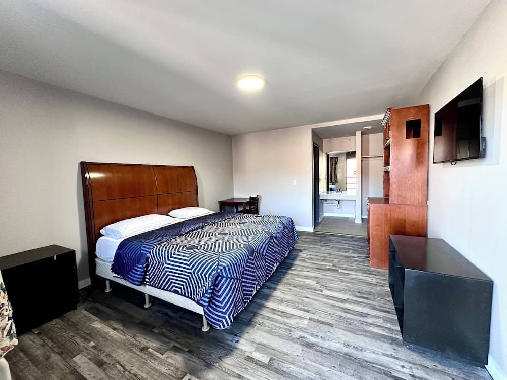 Three Judges Motel property views in New Haven, CT — gallery photo 3