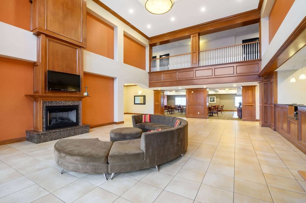 La Quinta Inn & Suites by Wyndham Longview North property views in Longview, TX — gallery photo 3