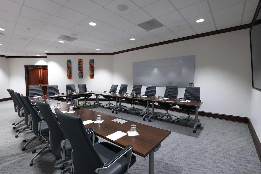 Radisson Plaza Hotel at Kalamazoo Center gallery photo in Kalamazoo, MI — image 36