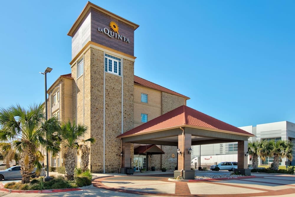 La Quinta Inn & Suites by Wyndham Dallas Grand Prairie South gallery photo in Grand Prairie, TX — image 51