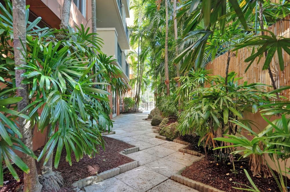 Gorgeous Spacious 2bed Bayview Apartment property views in Miami, FL — gallery photo 3