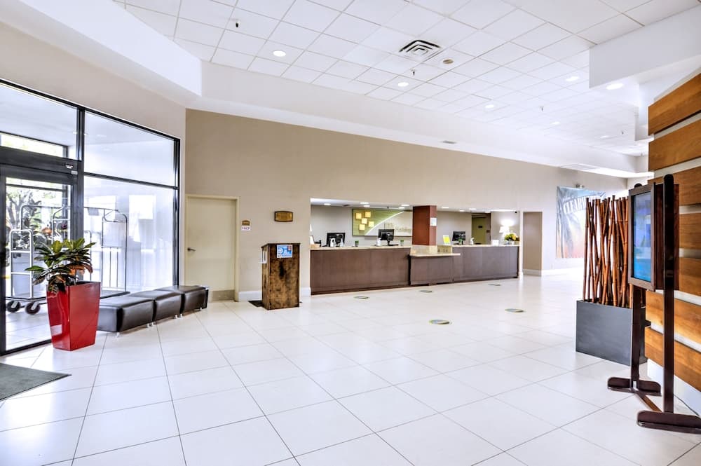 Holiday Inn St Petersburg N - Clearwater by IHG interior in Clearwater, FL — gallery photo 2