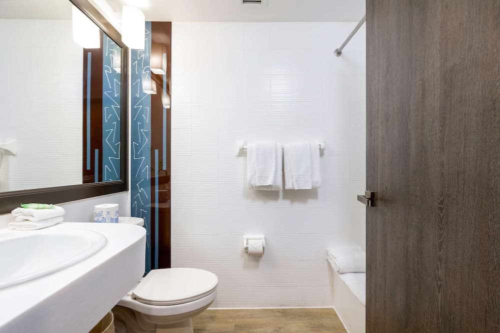 Regency Miami Airport by Sonesta property views in Miami, FL — gallery photo 3