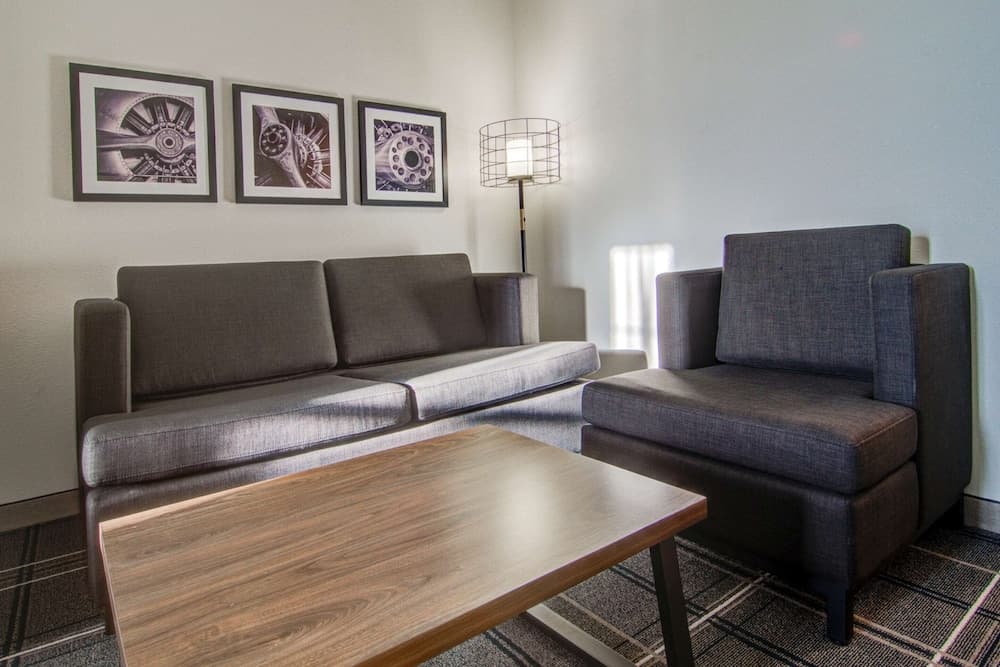 Comfort Suites Airport gallery photo in Newport News, VA — image 44
