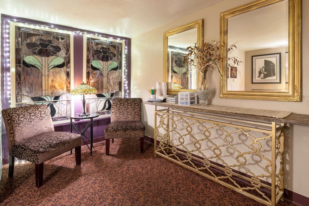 Gilmore Hotel, Trademark Collection by Wyndham interior in Ketchikan, AK — gallery photo 2