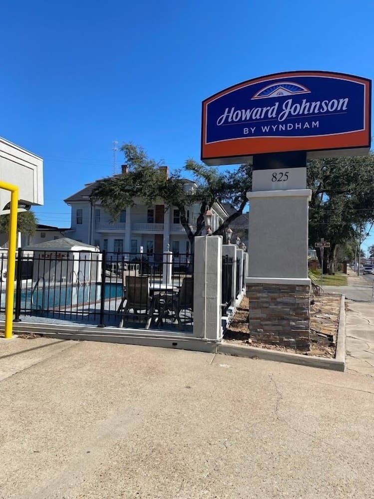 Howard Johnson by Wyndham Historic Lake Charles featured exterior or lobby in Lake Charles, LA — similar hotel