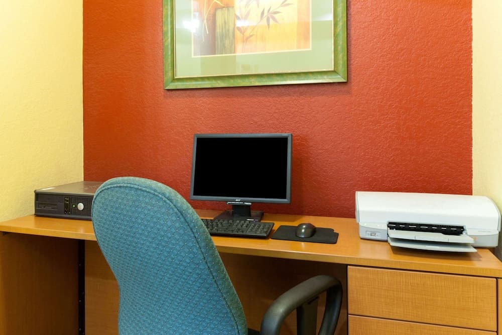 Days Inn by Wyndham San Antonio at Palo Alto interior in San Antonio, TX — gallery photo 2