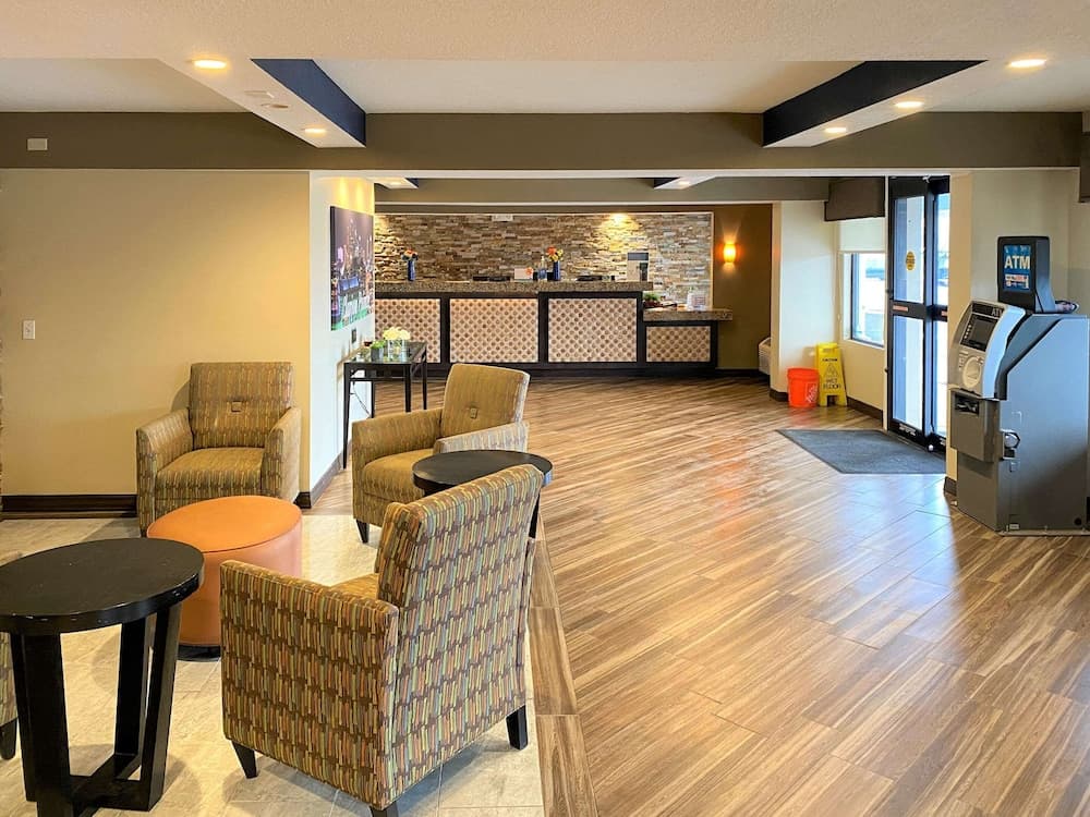 Clear View Inn Independence interior in Independence, MO — gallery photo 2