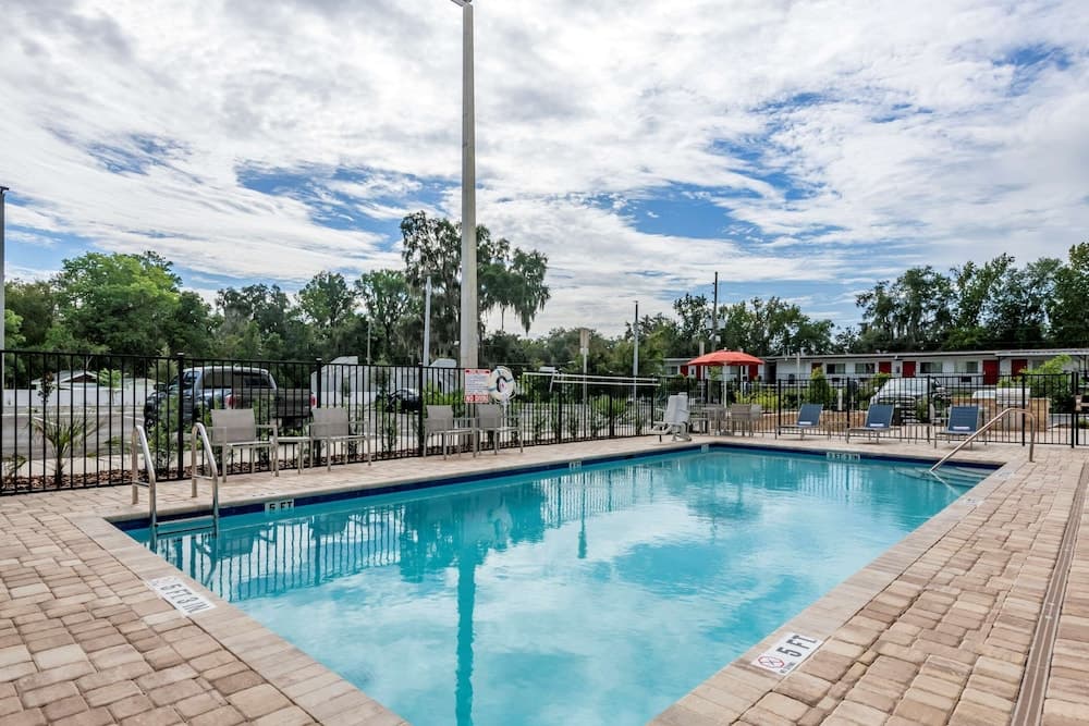 Comfort Suites Gainesville near University gallery photo in Gainesville, FL — image 39