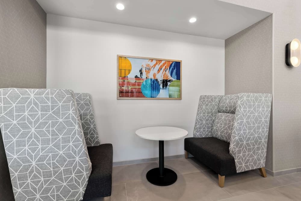 Hampton Inn & Suites Corona, Ca property views in Corona, CA — gallery photo 3