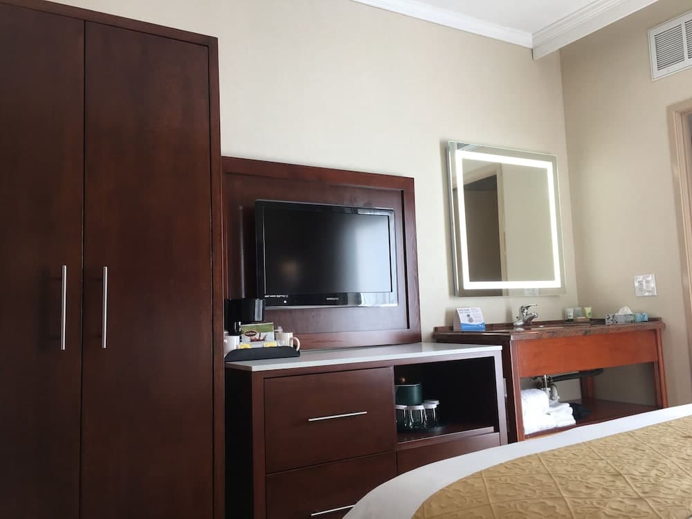 MainStay Suites John Wayne Airport by Choice Hotels gallery photo in Santa Ana, CA — image 76