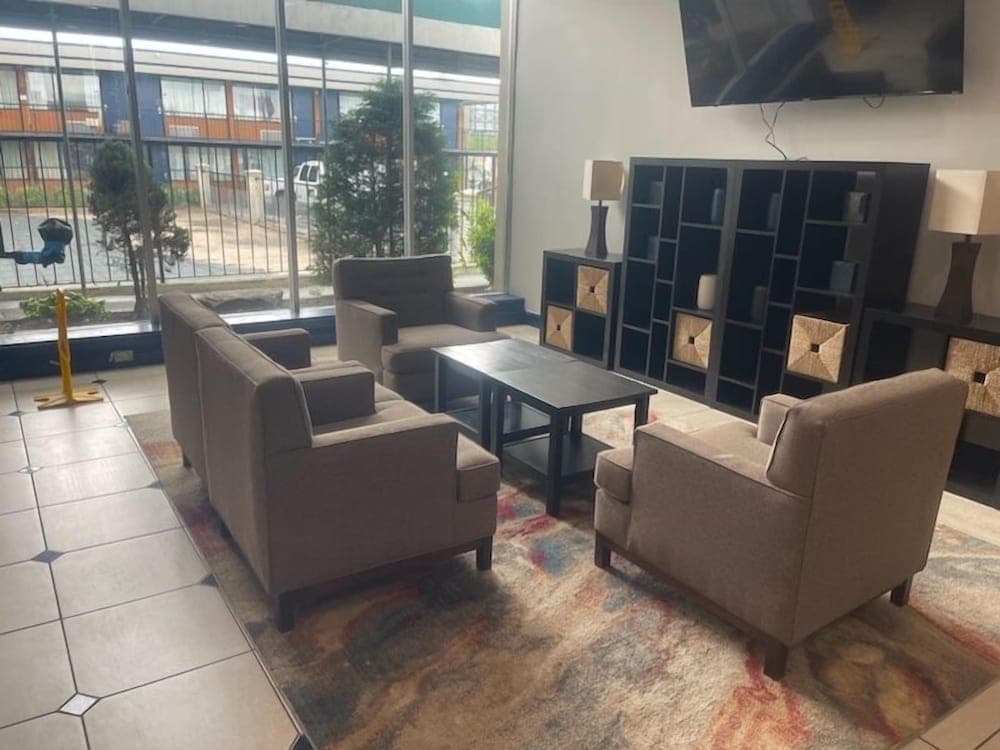 Gateway Hotel interior in Washington, DC — gallery photo 2