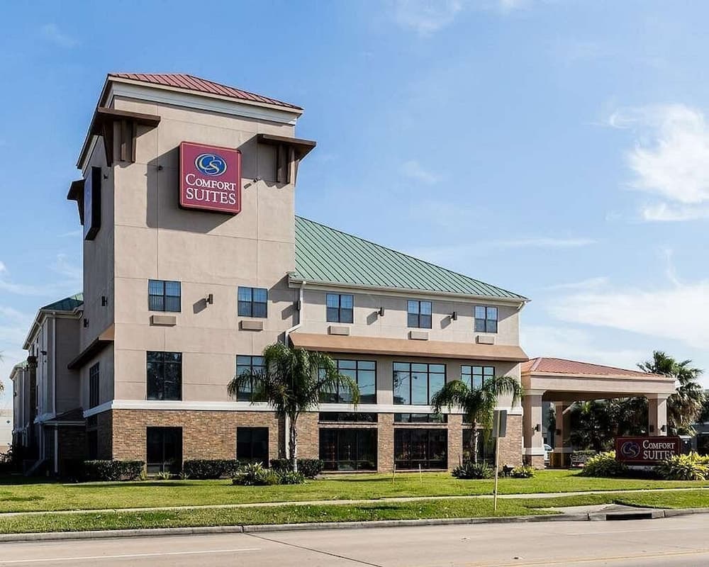 Comfort Suites Near Nasa Clear Lake property views in Webster, TX — gallery photo 3