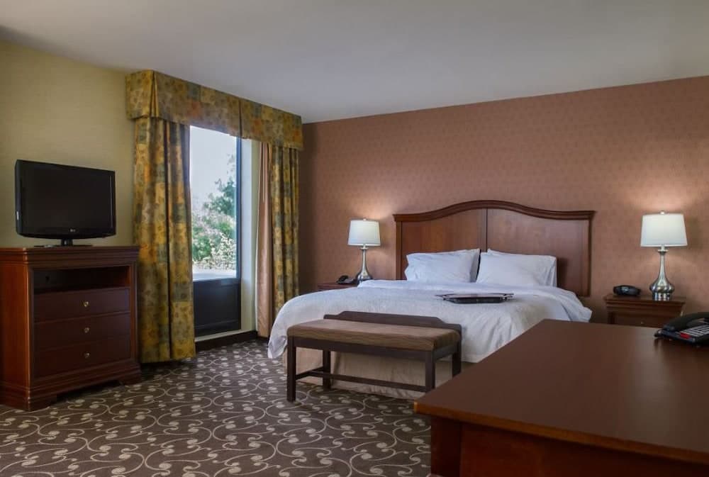Hampton Inn Brattleboro interior in Brattleboro, VT — gallery photo 2