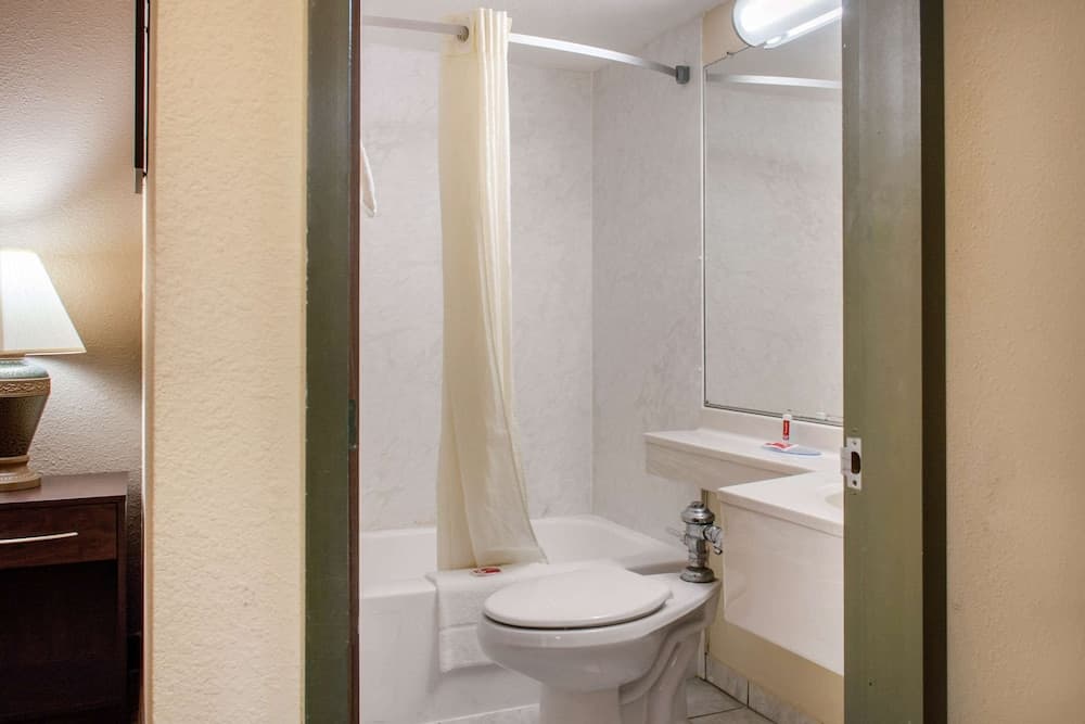 Econo Lodge Inn And Suites gallery photo in Binghamton, NY — image 20