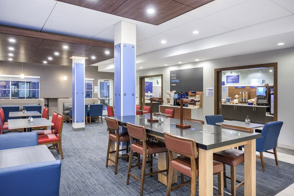 Holiday Inn Express & Suites Phoenix East - Gilbert by IHG gallery photo in Gilbert, AZ — image 32