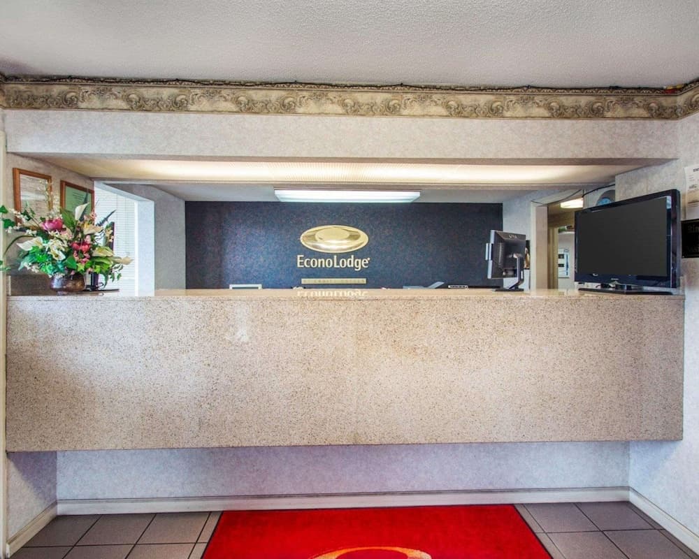 Econo Lodge Troy interior in Troy, AL — gallery photo 2