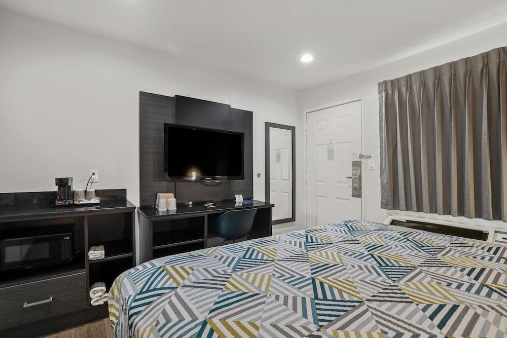 Studio 6 Suites Escondido, CA property views in Escondido, CA — gallery photo 3