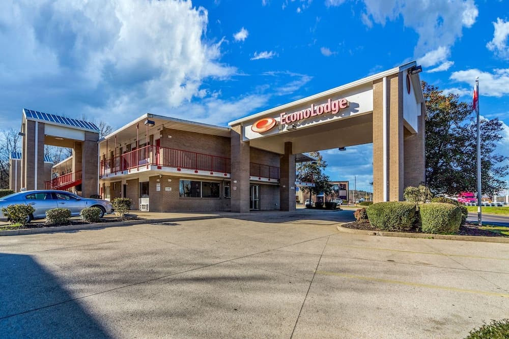 Econo Lodge Meridian South featured exterior or lobby in Meridian, MS — similar hotel