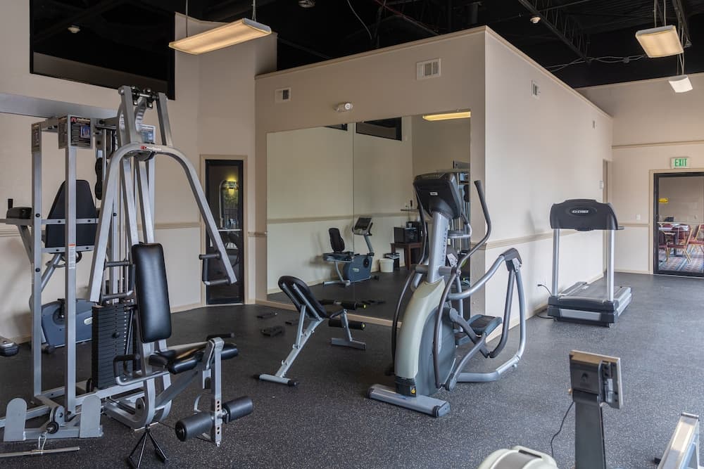 Cottonwood Suites Savannah Hotel & Conference Center property views in Pooler, GA — gallery photo 3
