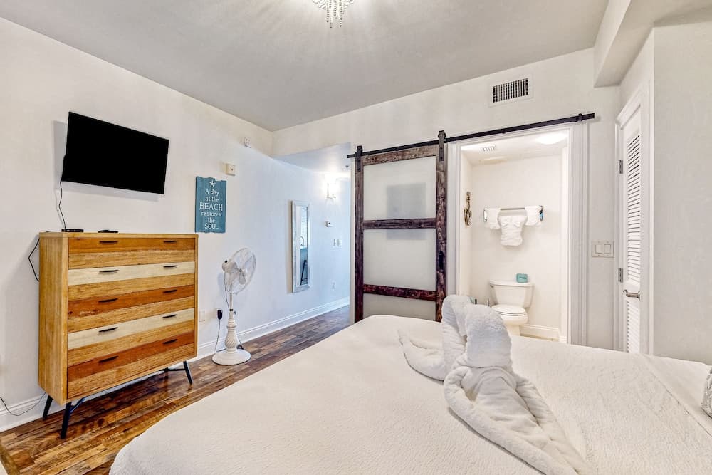 Carillon Beach Inn by Vacasa property views in Panama City Beach, FL — gallery photo 3
