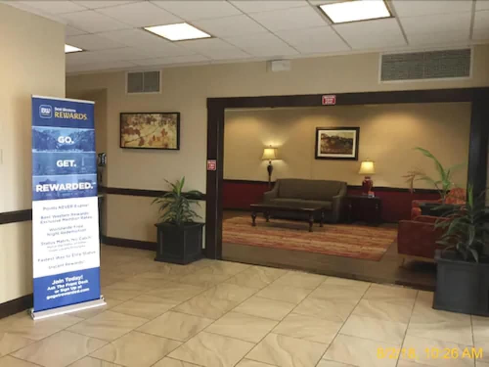 Baymont by Wyndham Richmond KY interior in Richmond, KY — gallery photo 2