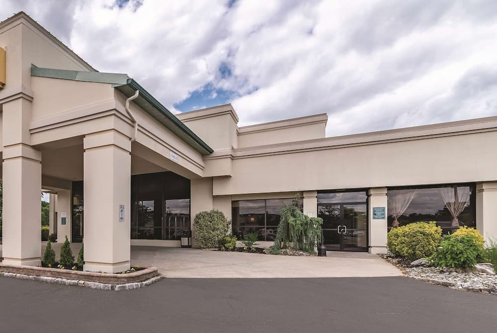Ramada by Wyndham Fairfield NJ gallery photo in Fairfield — image 6