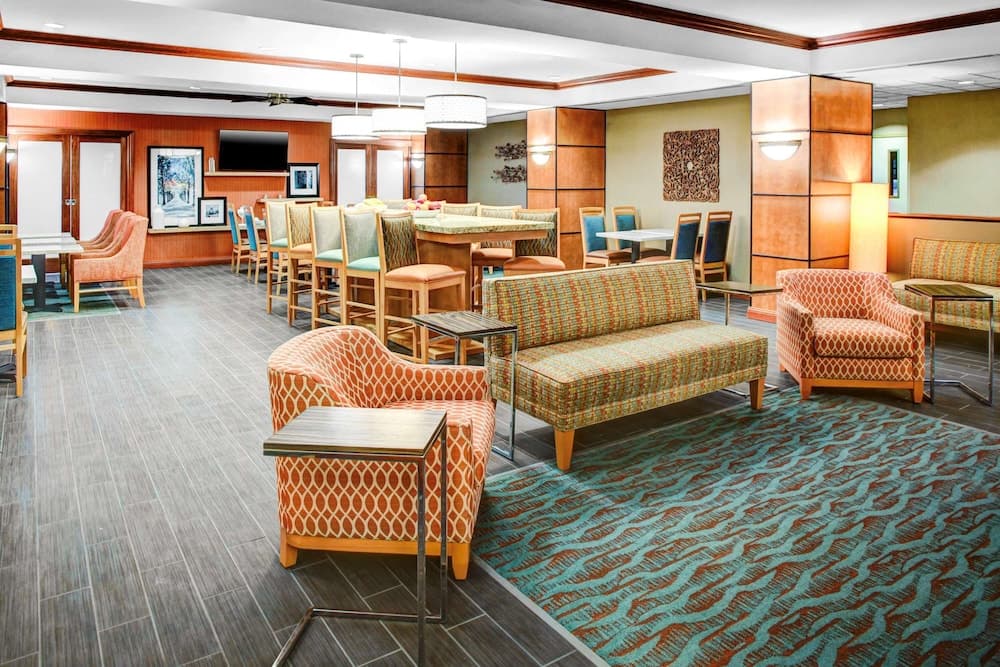 Hampton Inn Coldwater interior in Coldwater, MI — gallery photo 2