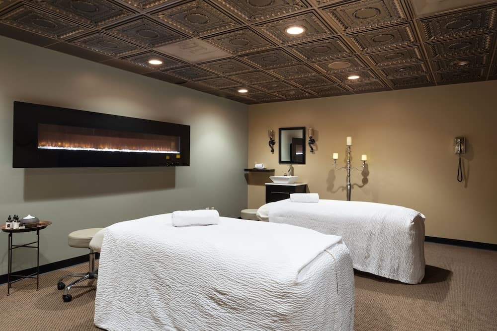Des Lux Hotel gallery photo in Des Moines, IA — image 73