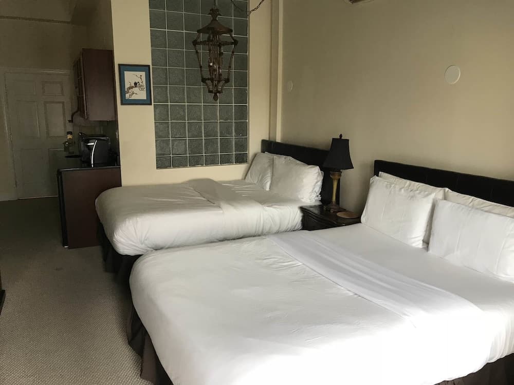 The Columbia Inn at Peralynna Manor interior in Columbia, MD — gallery photo 2