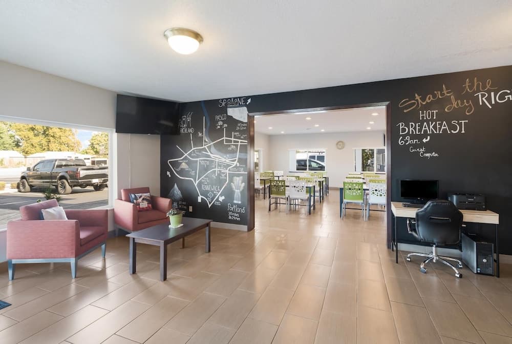 Quality Inn & Suites Kennewick Tri-Cities interior in Kennewick, WA — gallery photo 2