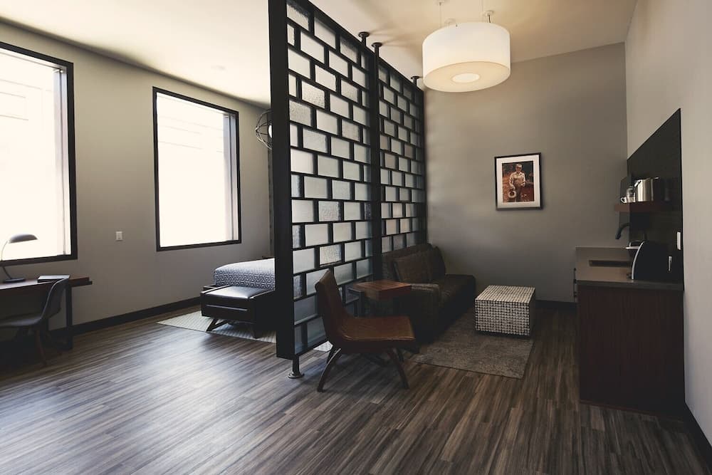Hotel Vandivort gallery photo in Springfield, MO — image 14